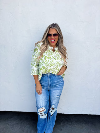 BLAKELEY MEDIUM WASH DISTRESSED JEANS