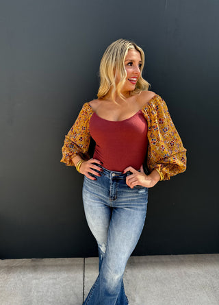 EMBERLY FLORAL SLEEVE BODYSUIT