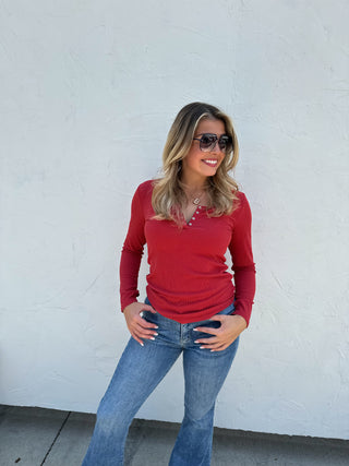 FALL BROOKLYN SNAP HENLEY TOP