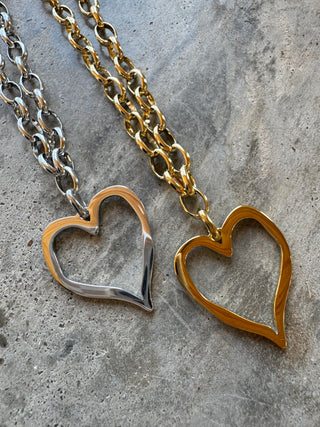 PREORDER- HEARTLINE NECKLACE