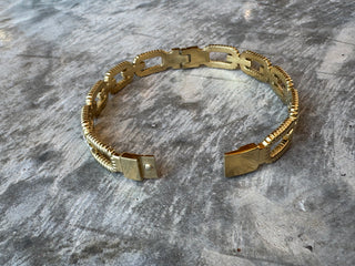 DIAMOND FRAME BANGLE
