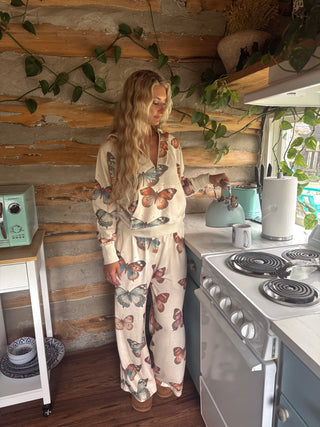 PREORDER- CAMO & BUTTERFLIES EASY DOES IT PULLOVER