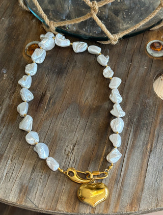 LOVE BY THE SHORE PEARL NECKLACE