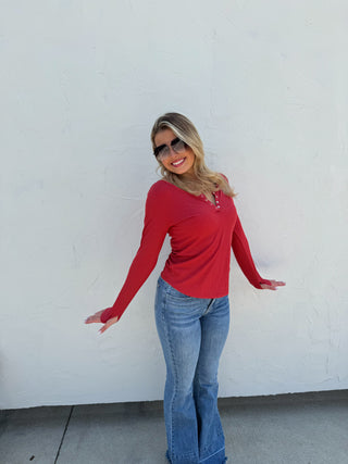 FALL BROOKLYN SNAP HENLEY TOP