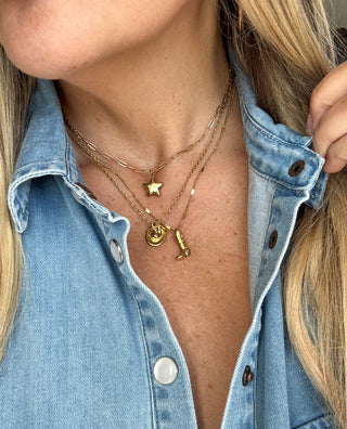 COWGIRL QUEEN HAT NECKLACE