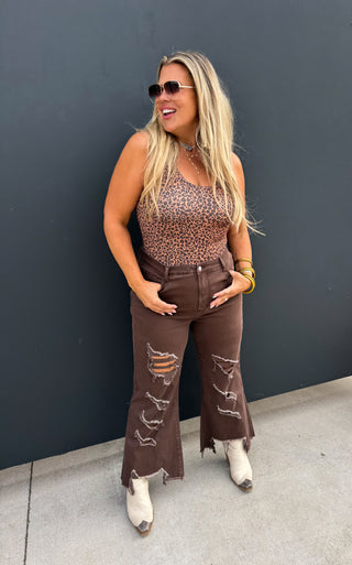 BROWN URBAN DISTRESSED CROP JEAN